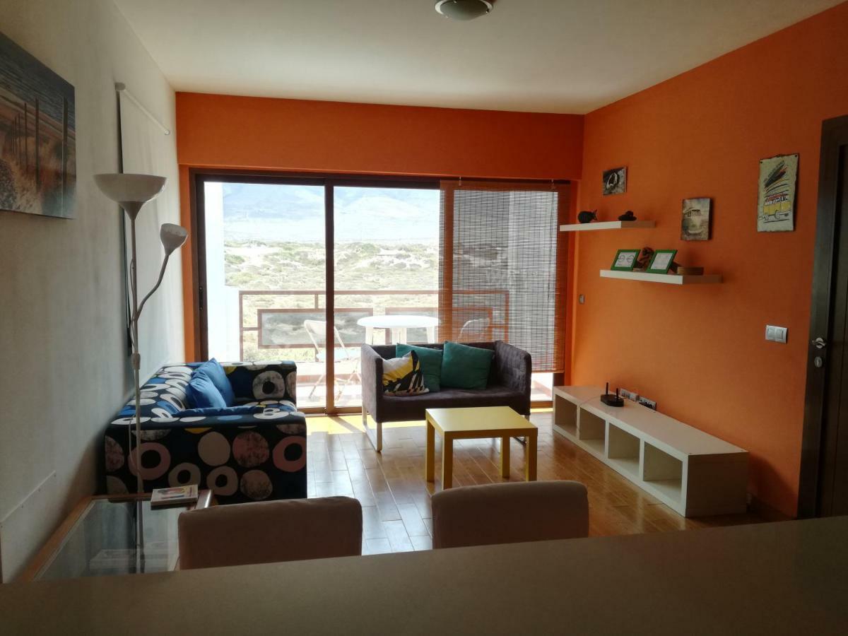 Surfhouse Hostel Famara Caleta De Famara المظهر الخارجي الصورة